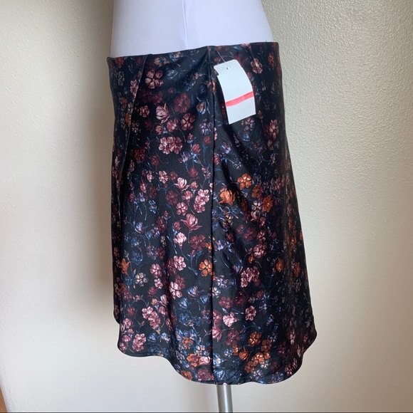 Light Floral Silky Abercrombie & Fitch Skirt - Picture 4 of 7